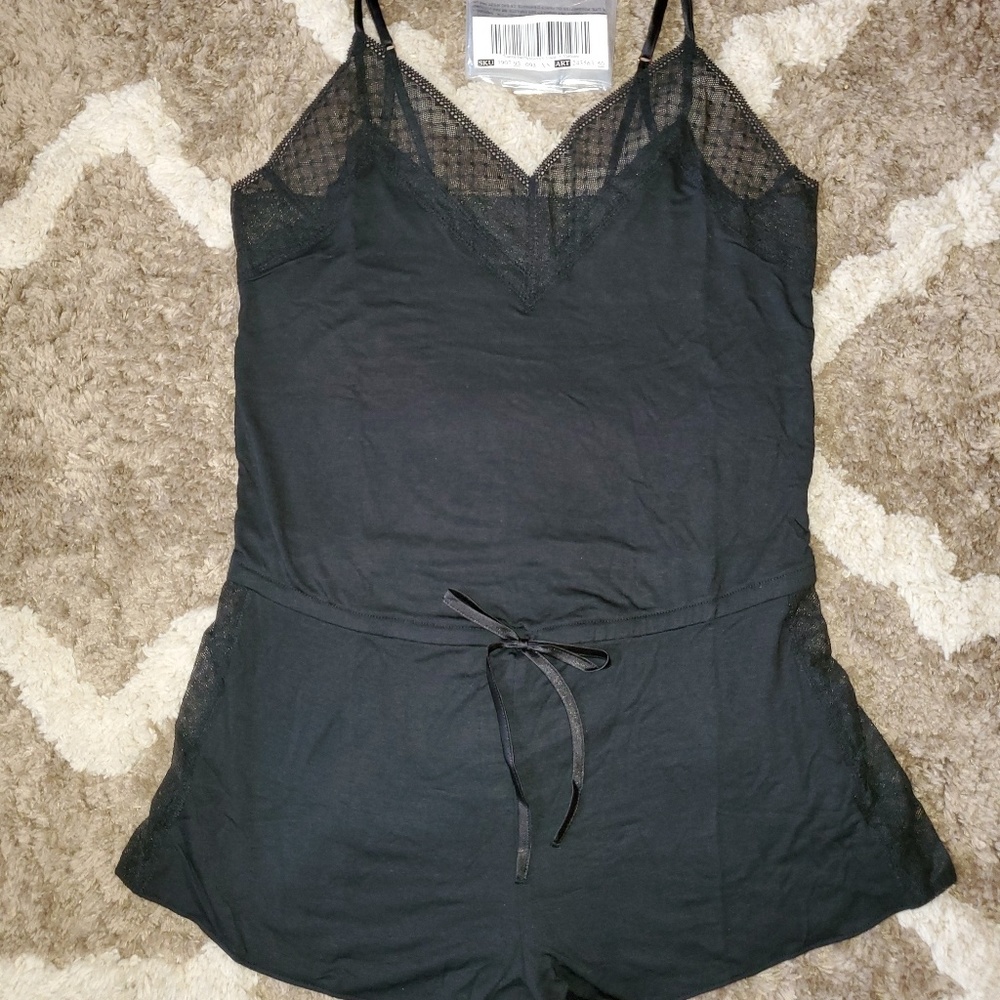 NEW VS SLEEP ROMPER